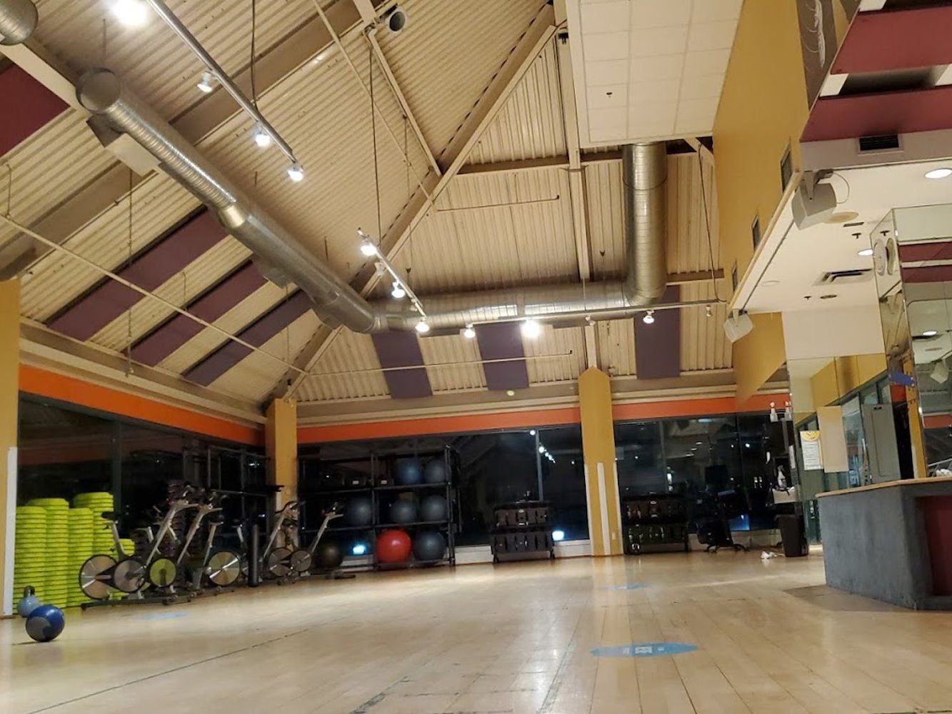 Fitness World Cambie - фото 6