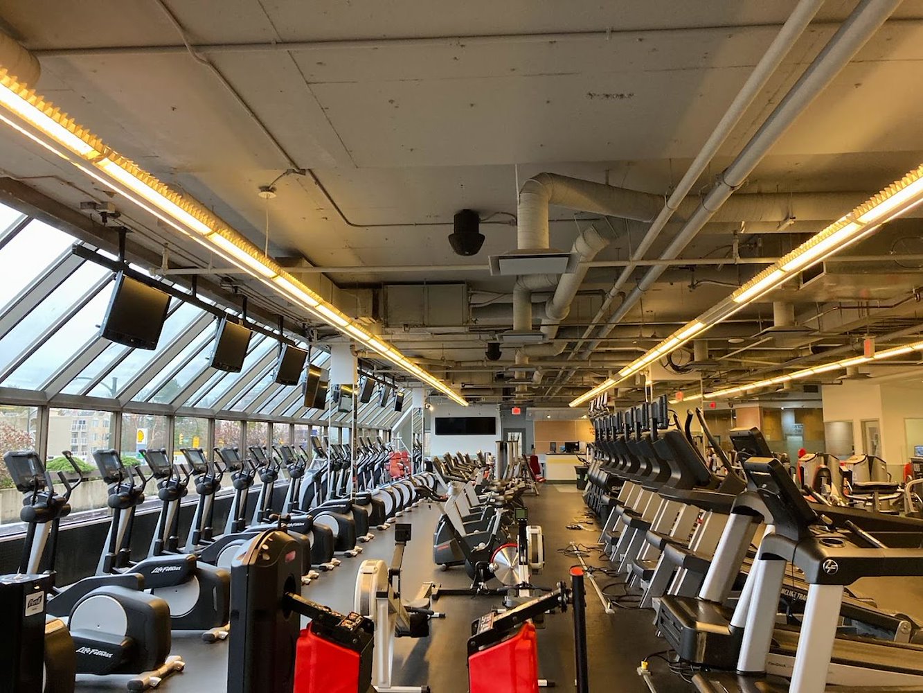Fitness World Kitsilano - фото 8