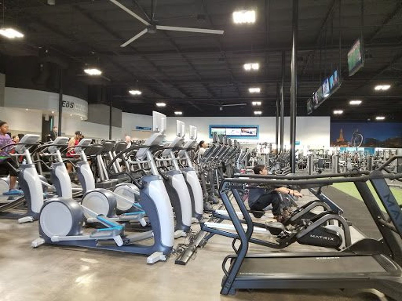EoS Fitness Pecos/Russell - фото 1