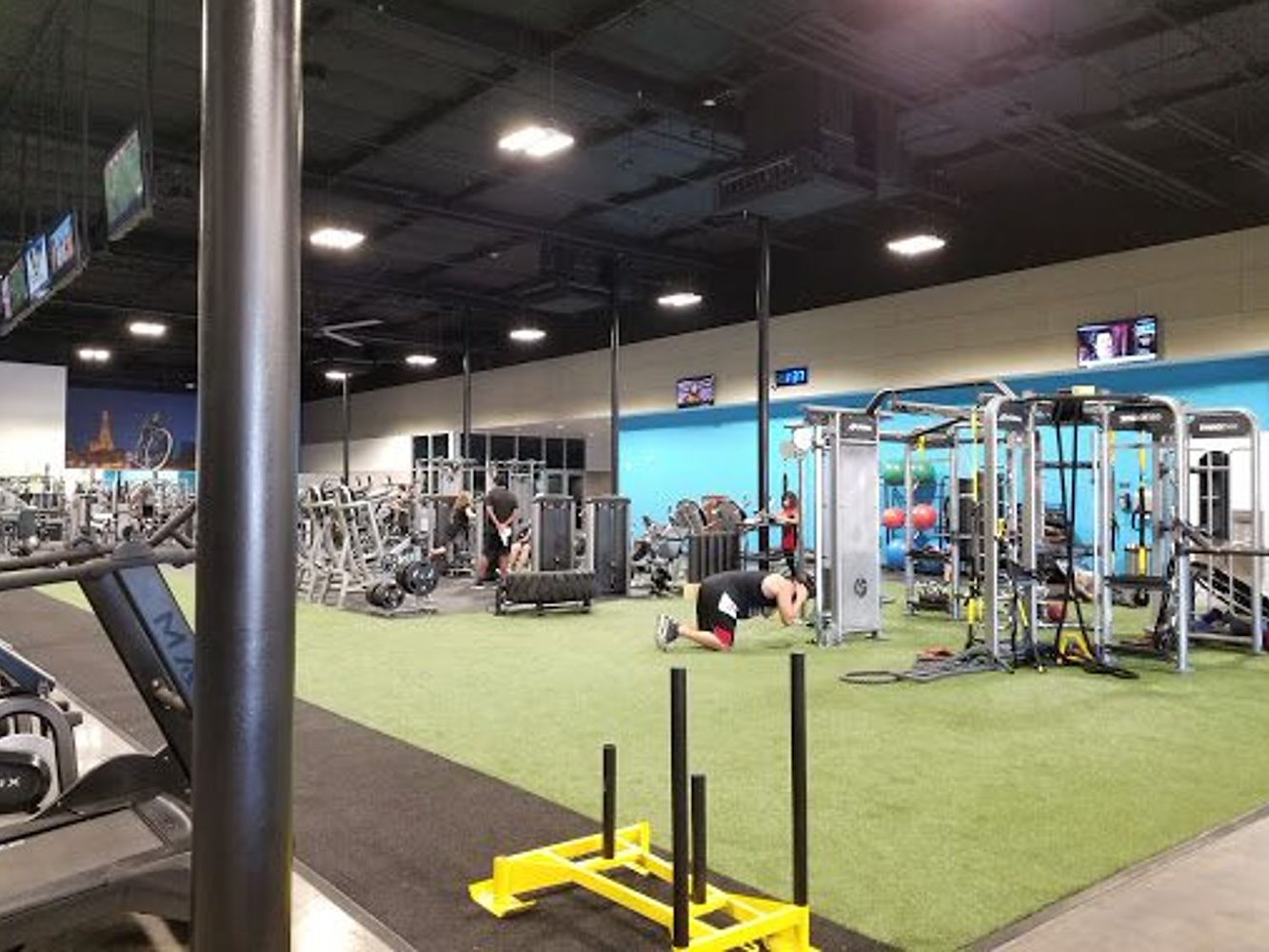 EoS Fitness Pecos/Russell - фото 2