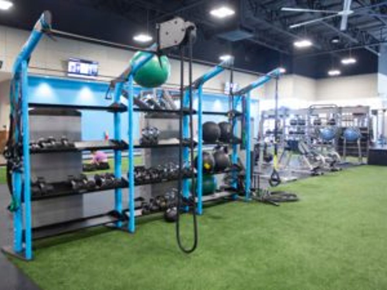 EoS Fitness GLENDALE - 83RD AVE / W CAMELBACK RD - фото 1