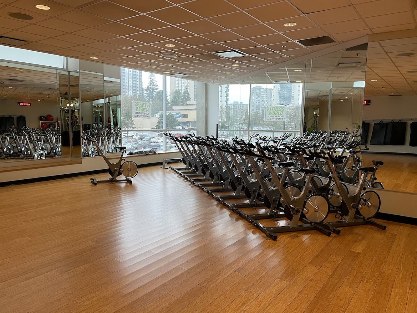 Fitness World Lougheed Mall - фото 3