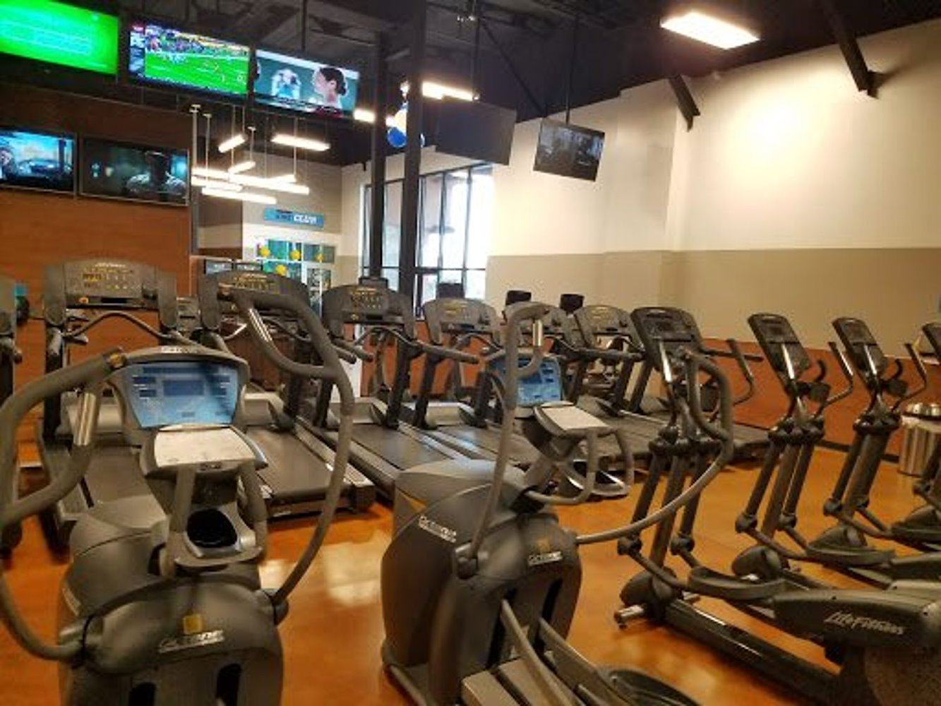 EoS Fitness - Glendale 51st Ave/Olive - фото 3