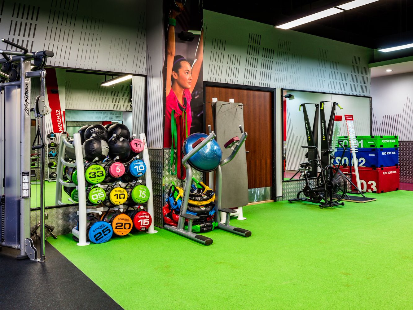 Fitness First Platinum Dalma Mall - Mixed and Ladies Only - фото 4