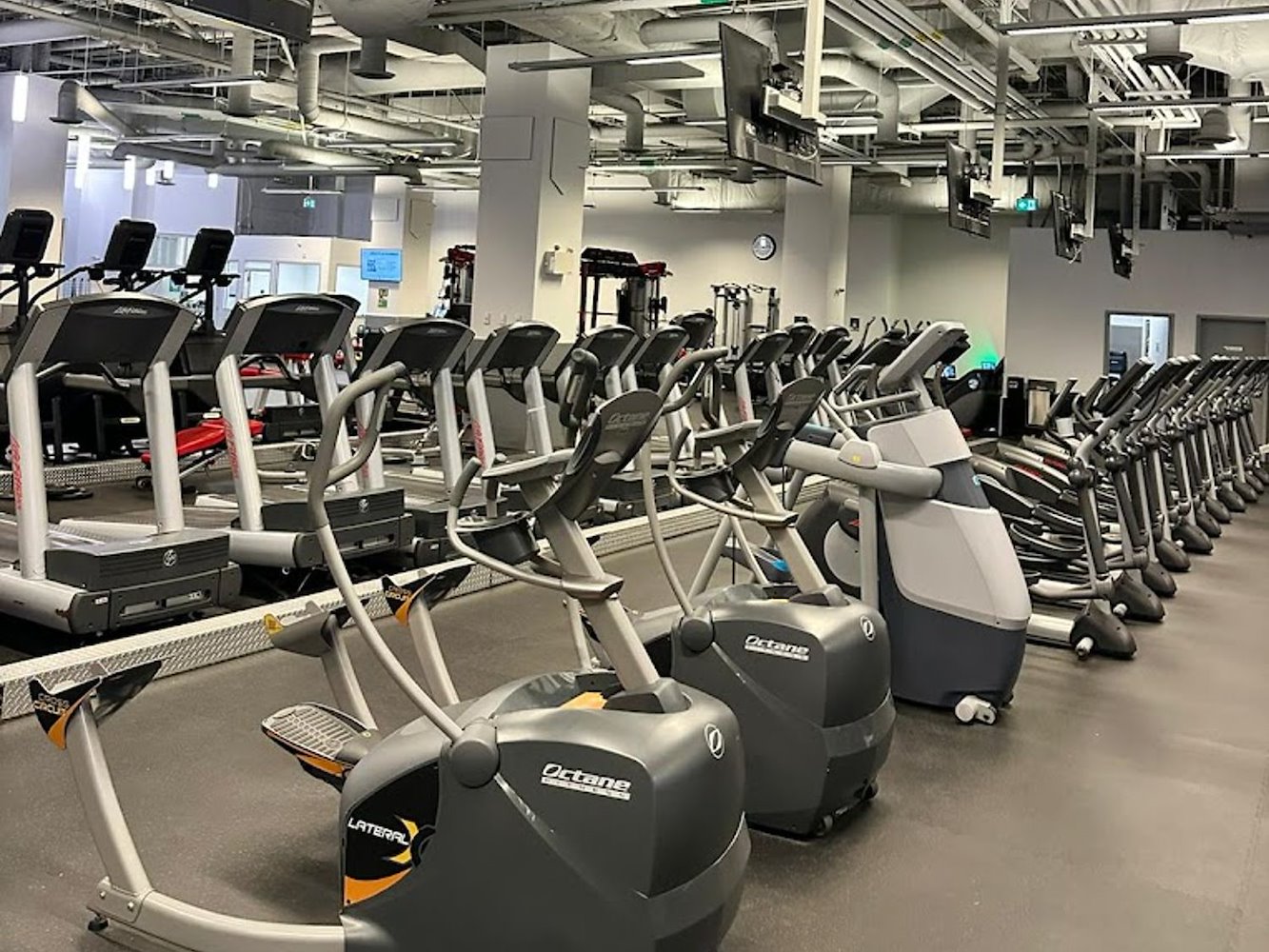 Fitness World Marine Gateway - фото 4