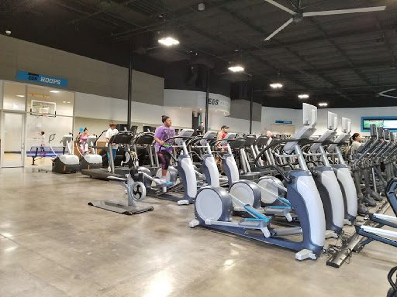 EoS Fitness Pecos/Russell - фото 3