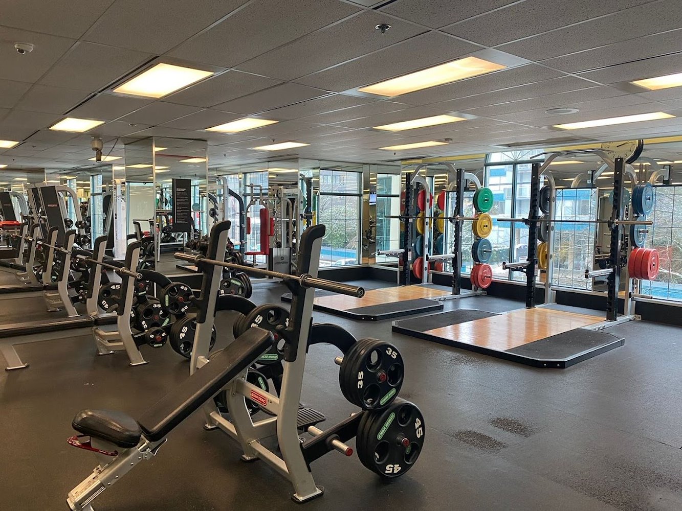 Fitness World Cambie - фото 4