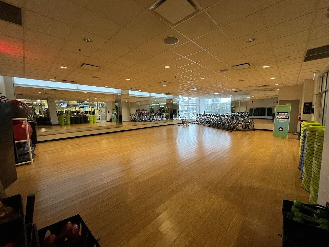 Fitness World Lougheed Mall - фото 4