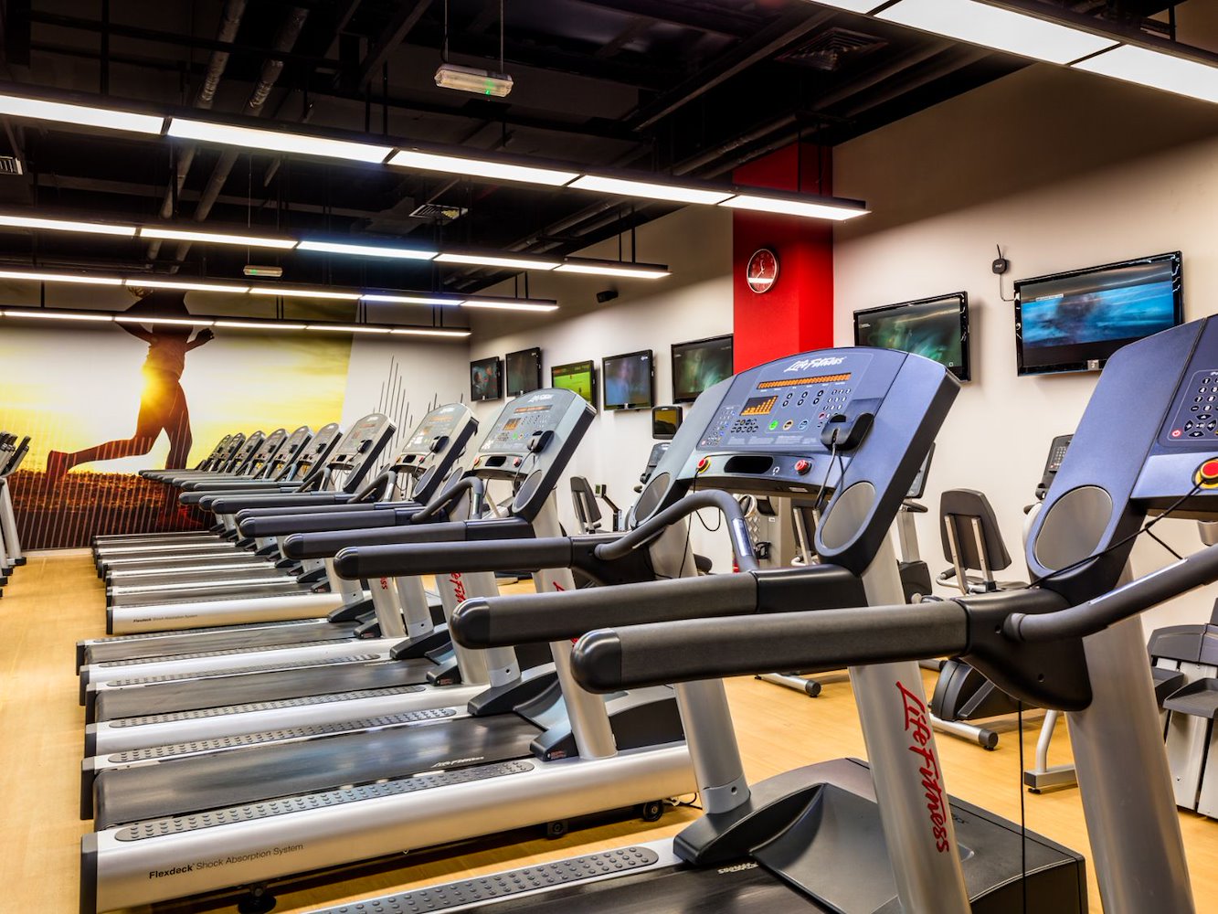 Fitness First Platinum Dalma Mall - Mixed and Ladies Only - фото 3