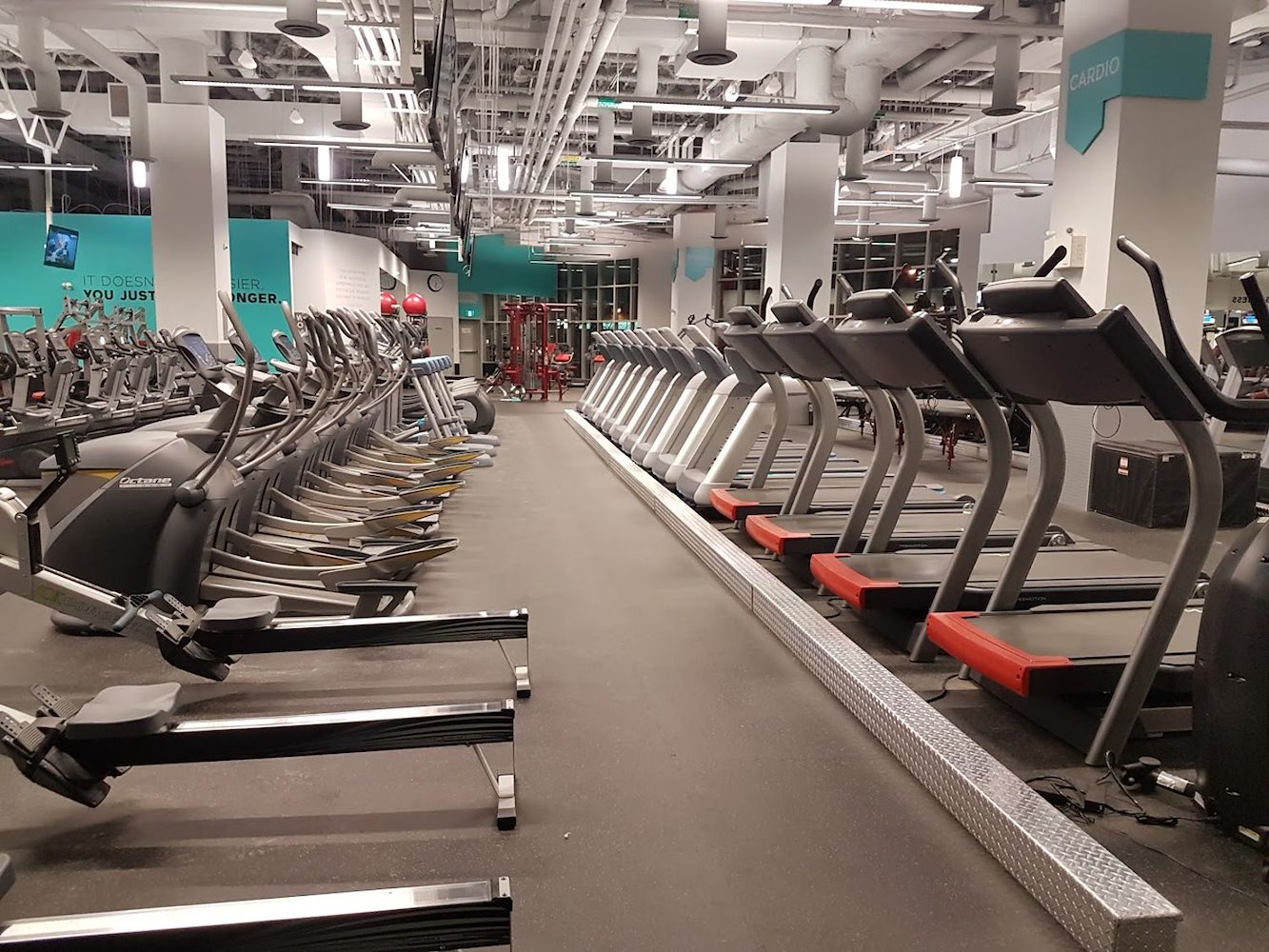 Fitness World Marine Gateway - фото 2