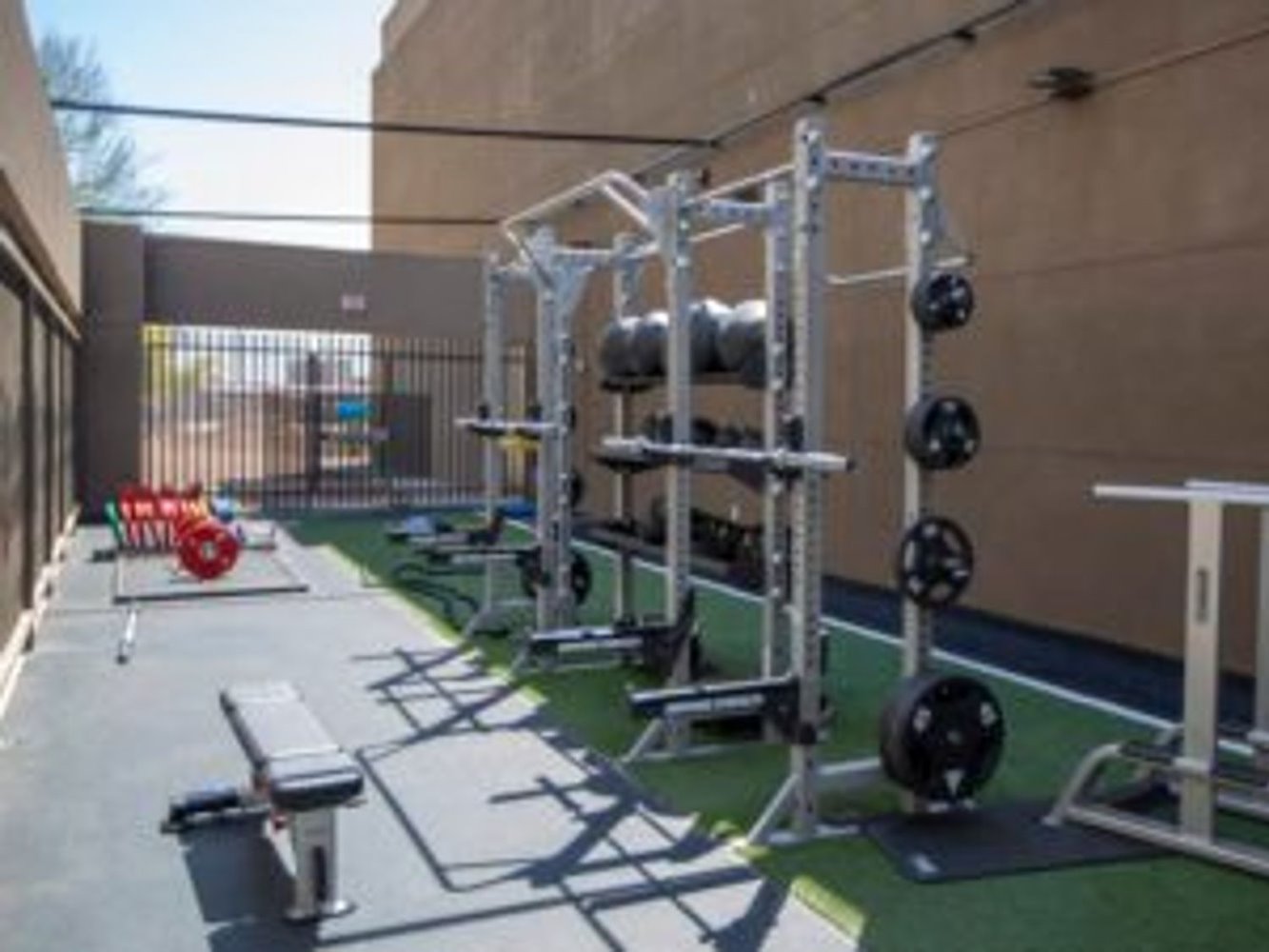 EoS Fitness GLENDALE - 83RD AVE / W CAMELBACK RD - фото 3