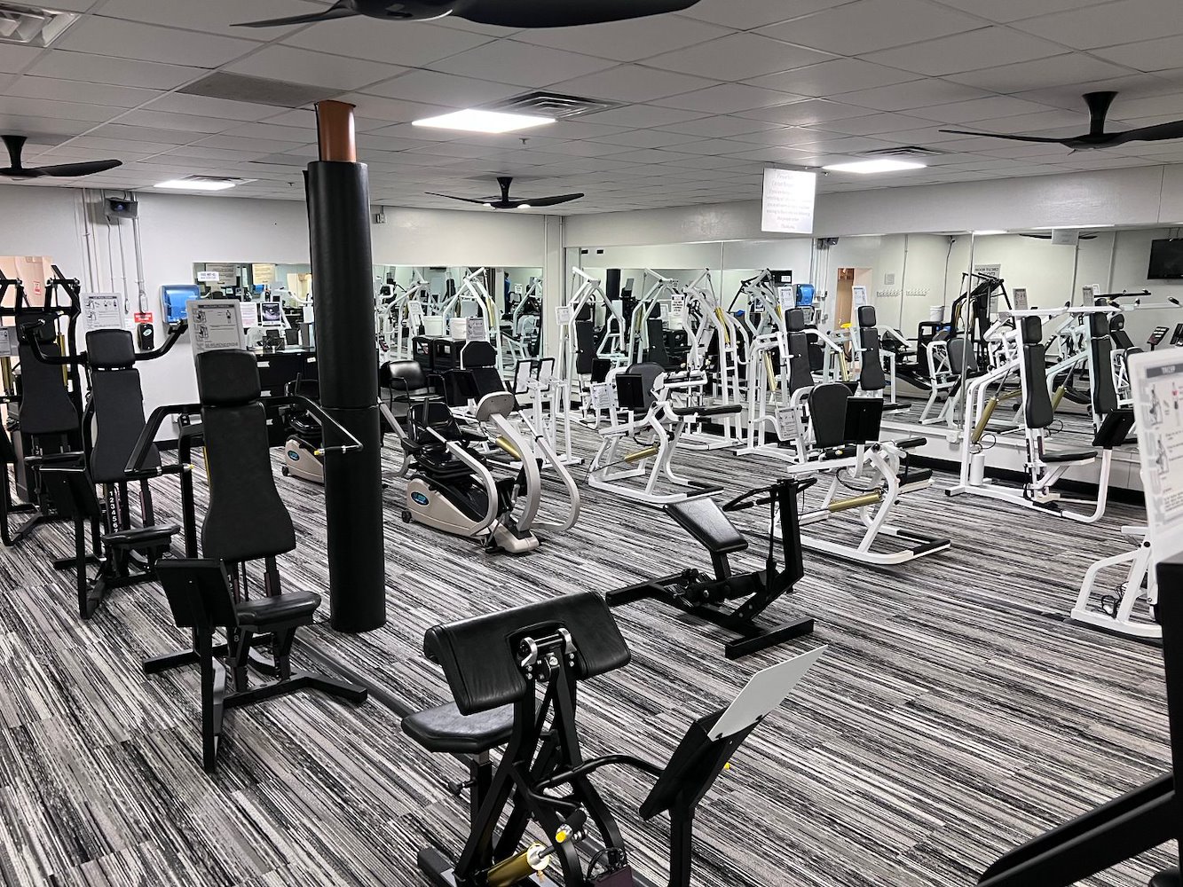 Universal Athletic Club - фото 1