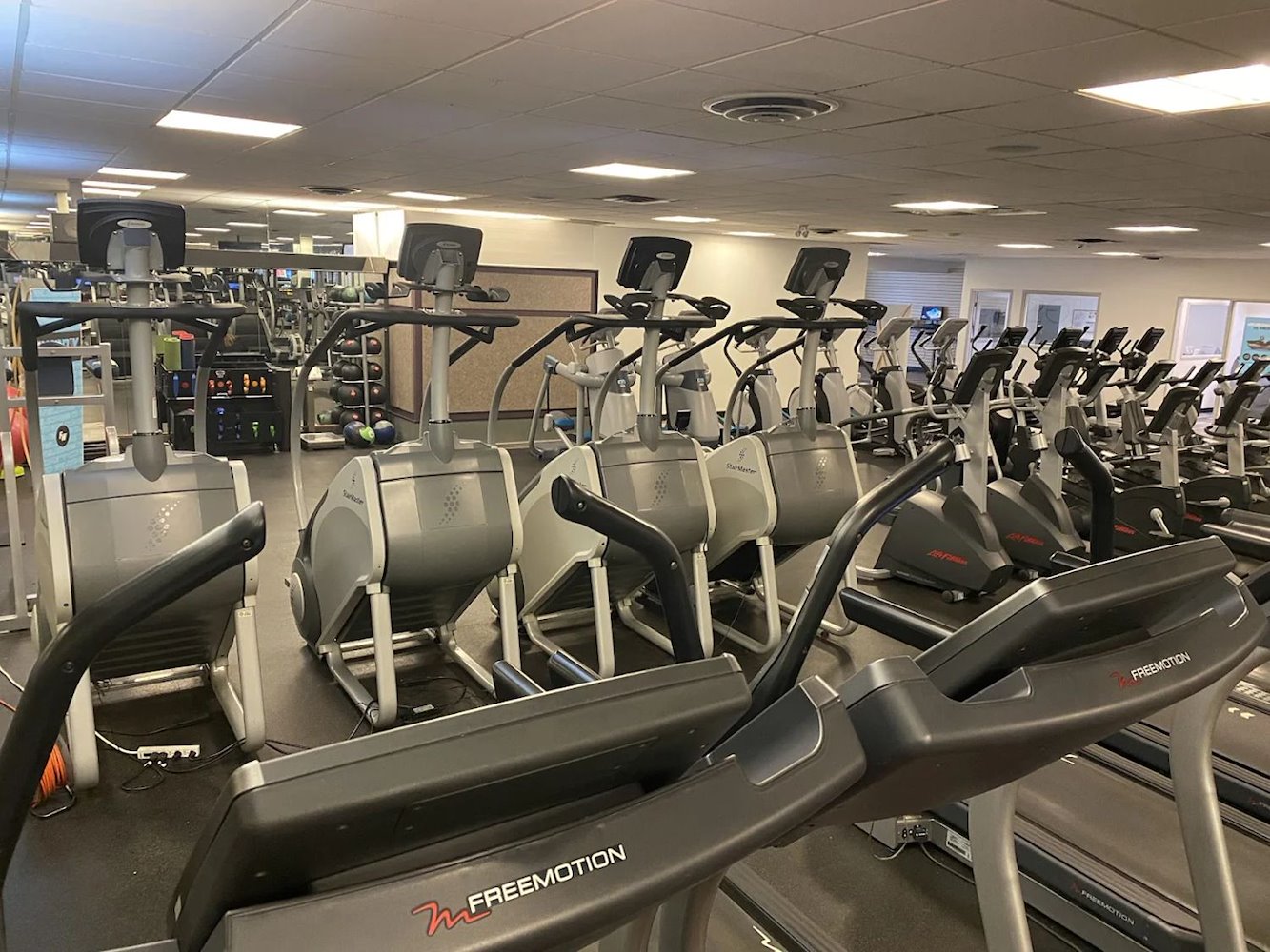 Fitness World - Kingsway - фото 2