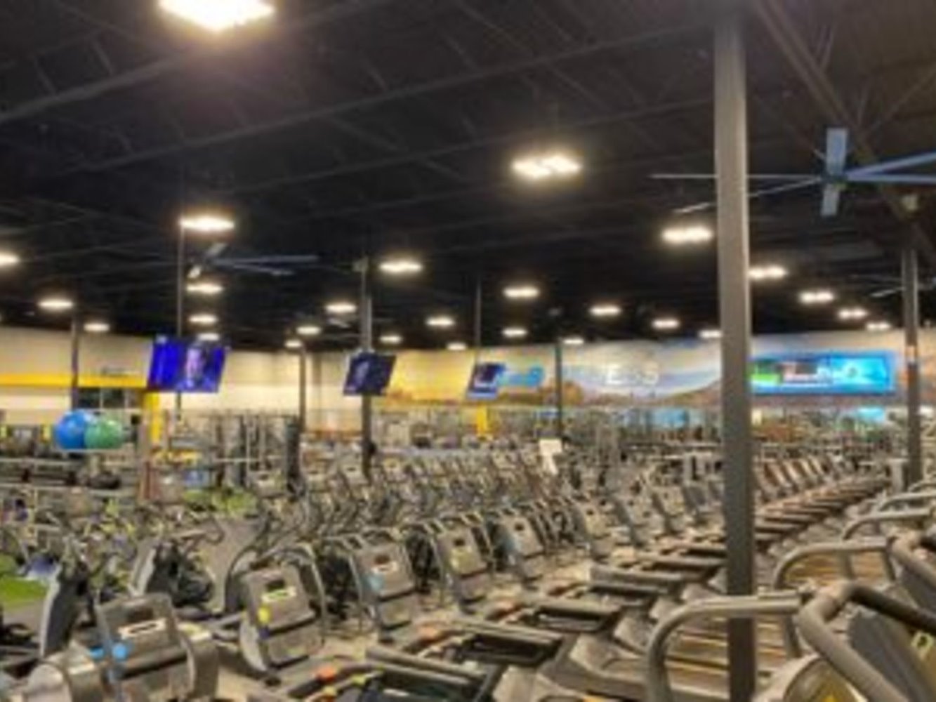 EoS Fitness West Jordan - Plaza Center - фото 1