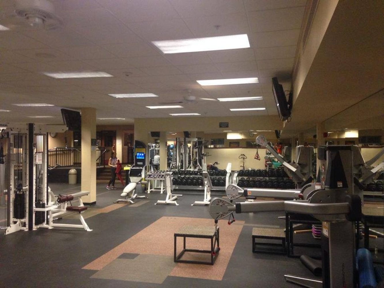 Auburn Racquet & Fitness Club - фото 1