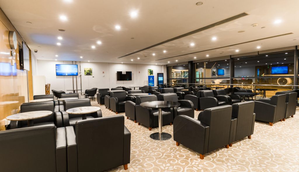 First Class Lounge No.73