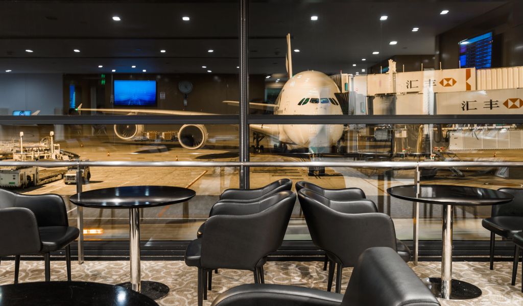 First Class Lounge No.73