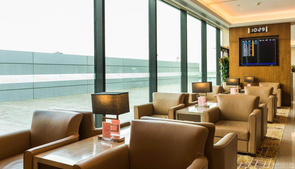 V03 VIP Lounge — food & bar