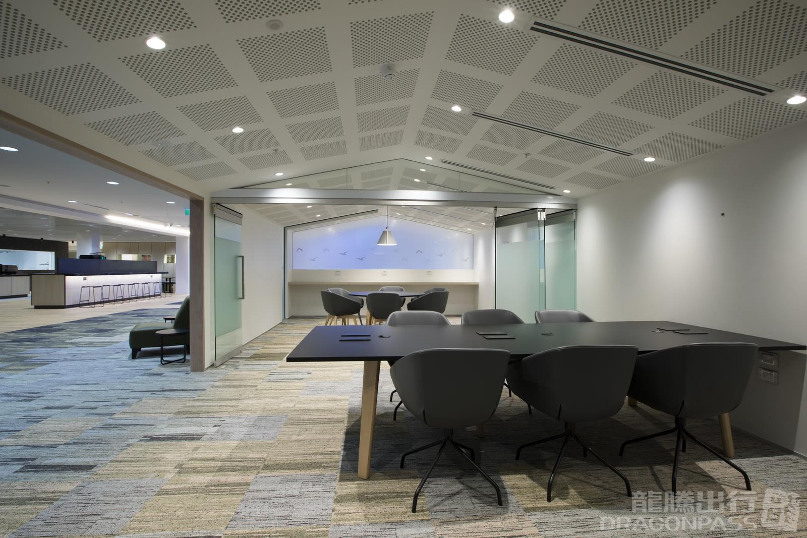 Strata Lounge