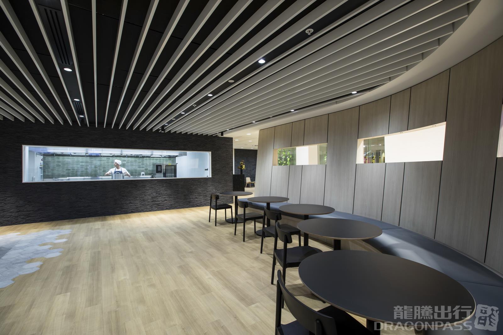 Strata Lounge