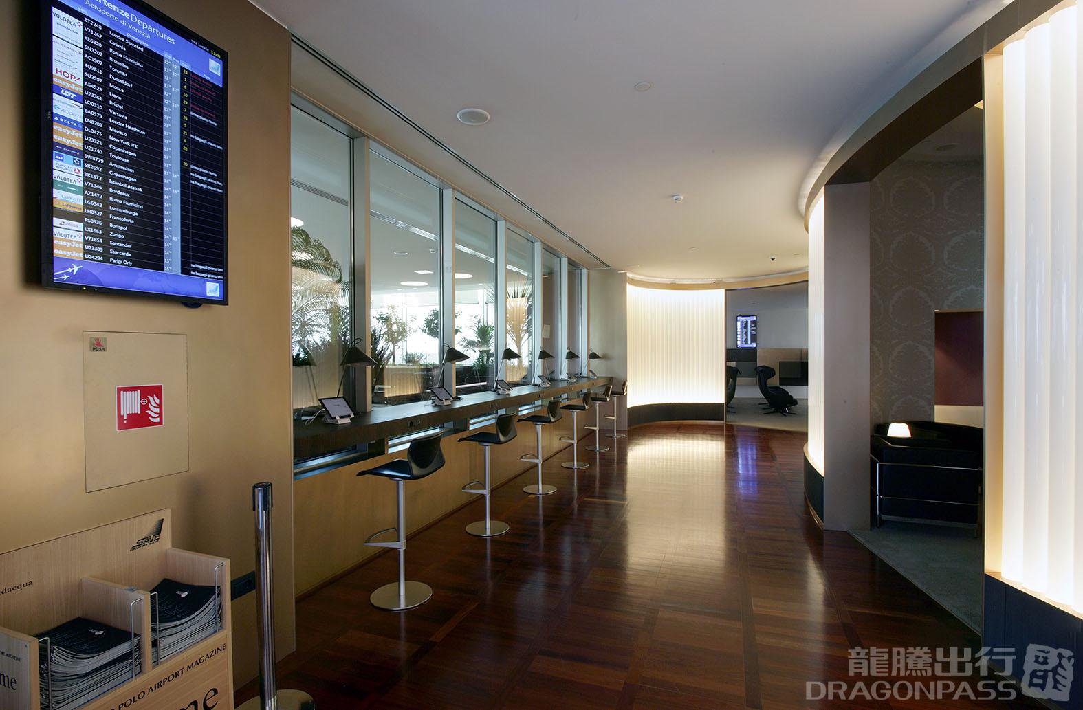 Marco Polo Club - interior view 3