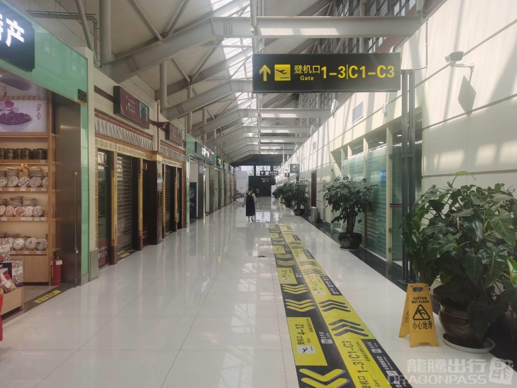 First Class Lounge - interior view 3