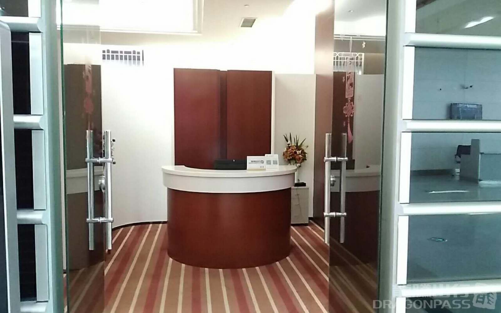 International First Class Lounge — food & bar