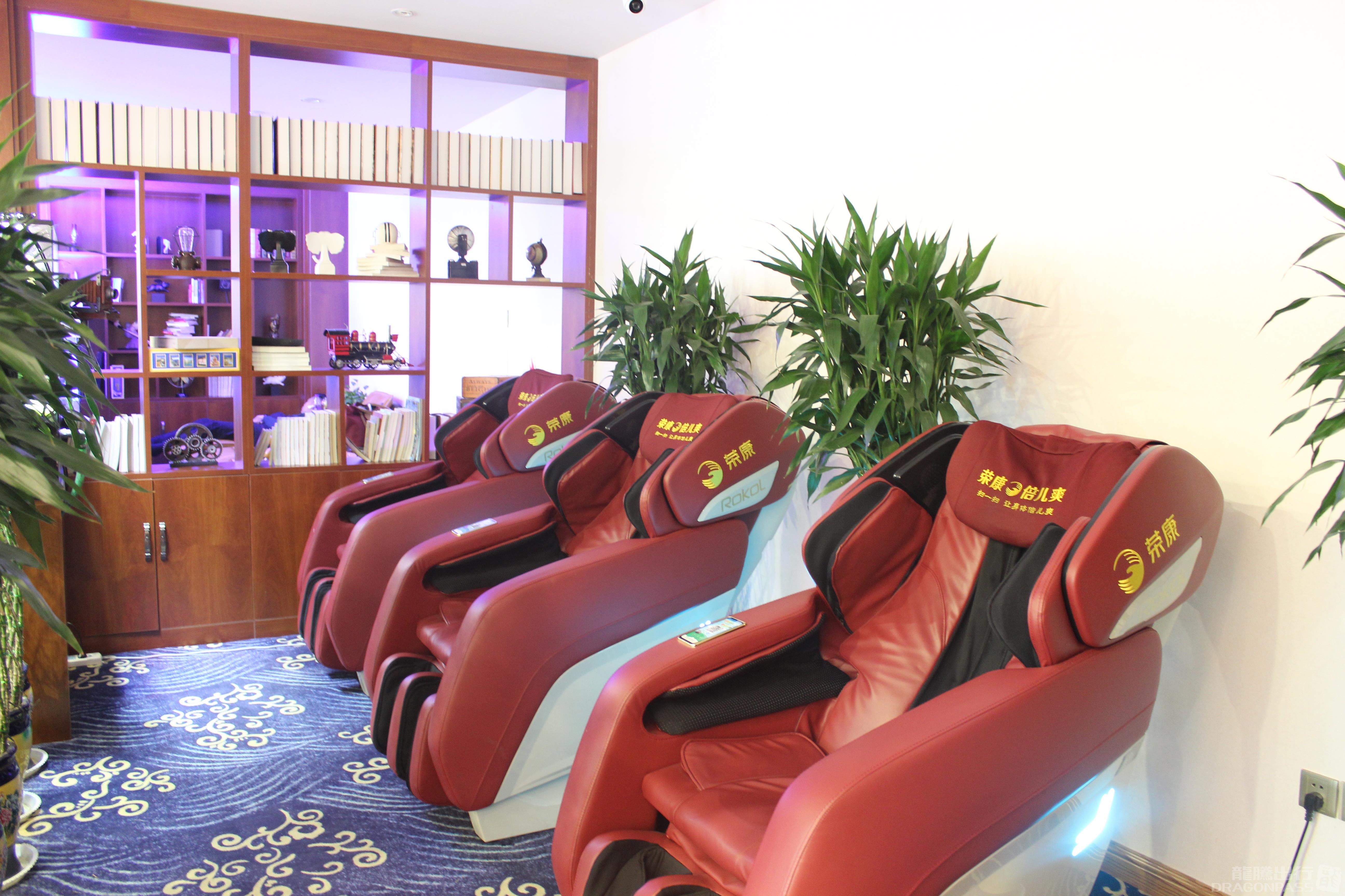 First Class Lounge - interior view 4