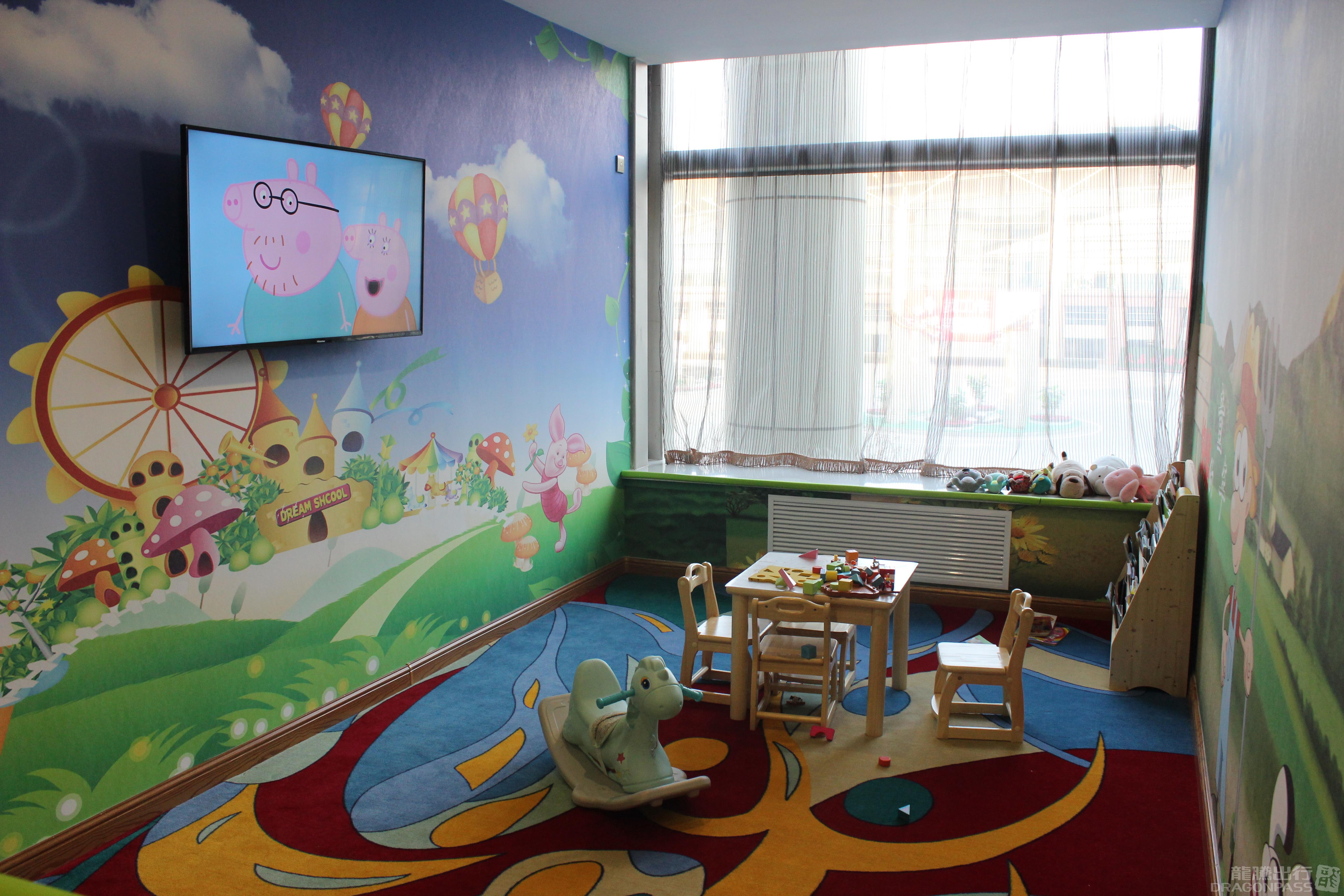 First Class Lounge - interior view 3