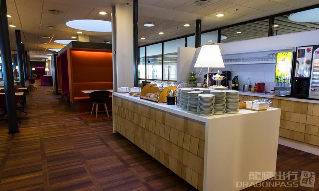 Aspire Lounge - interior view 4