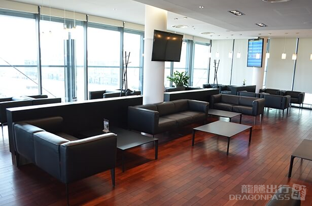 Executive Lounge — food & bar