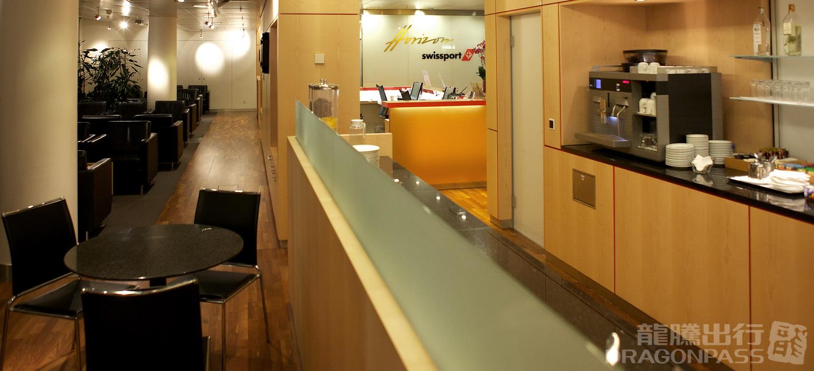 Horizon Lounge - interior view 2