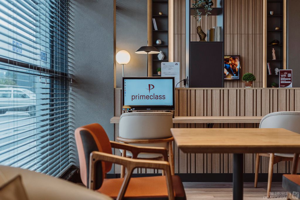 Primeclass Lounge - interior view 3