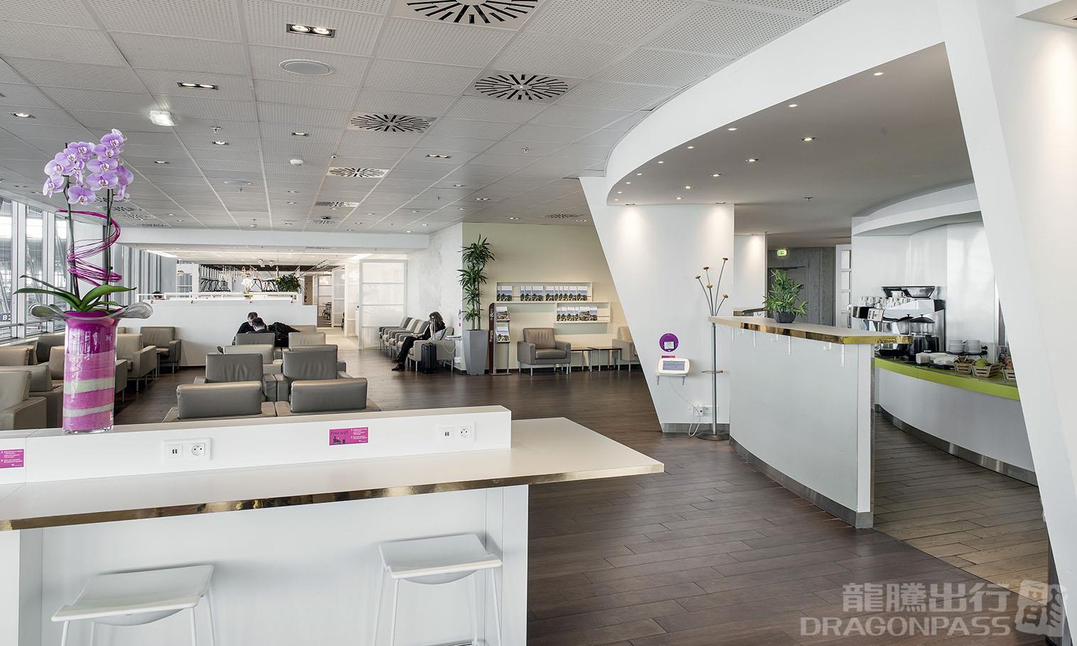 The Infinity Lounge*