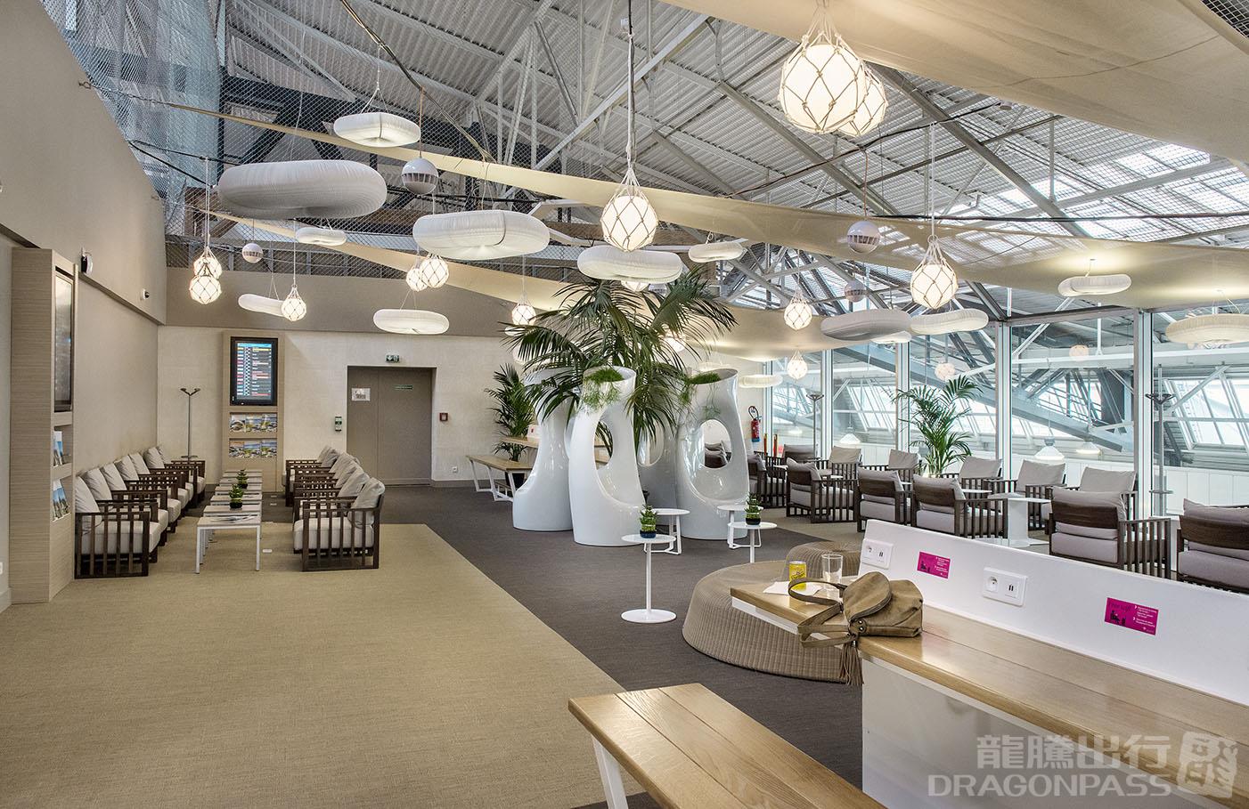 The Canopy Lounge - interior view 2