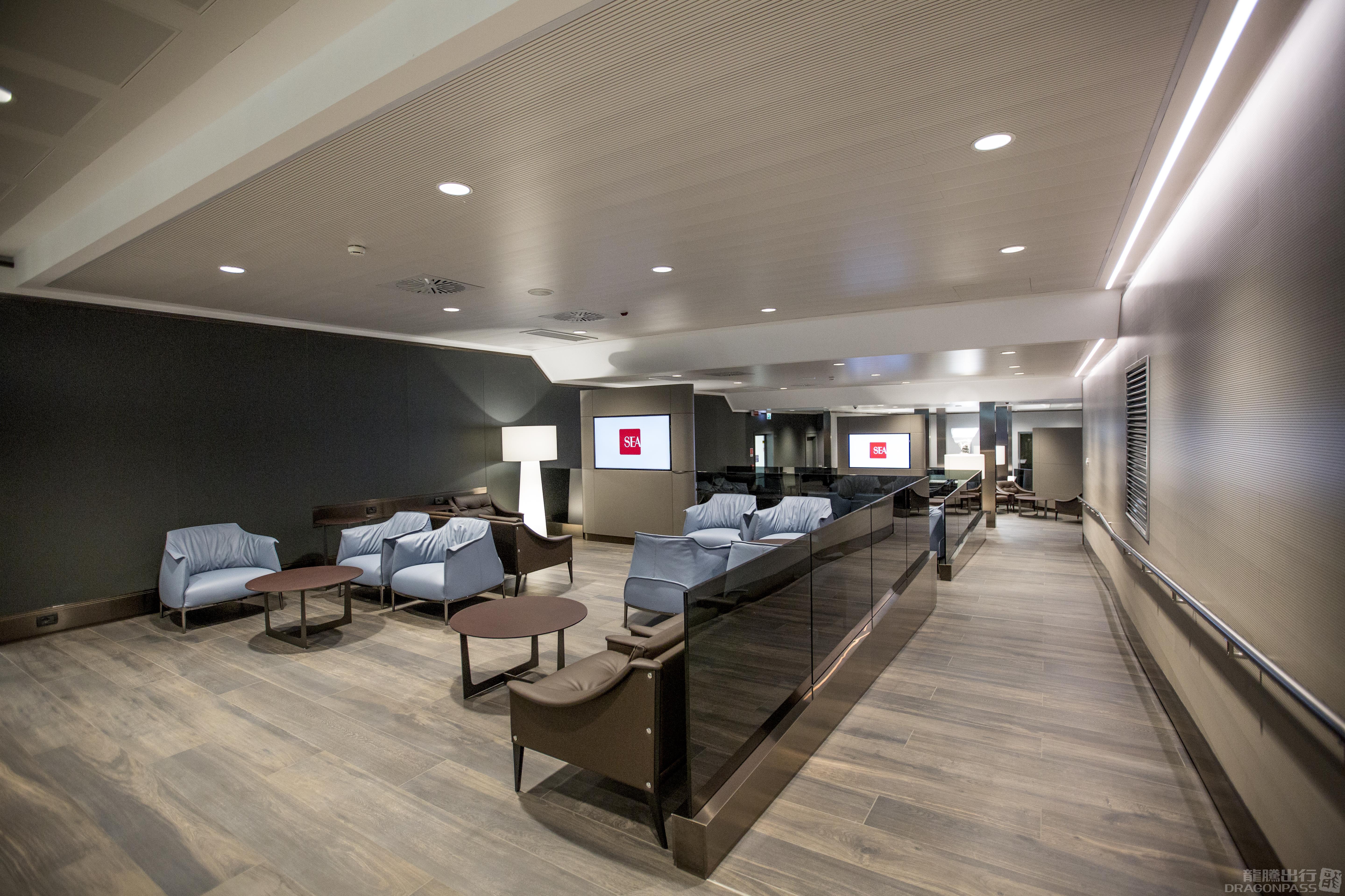 Leonardo Exclusive Lounge - interior view 3