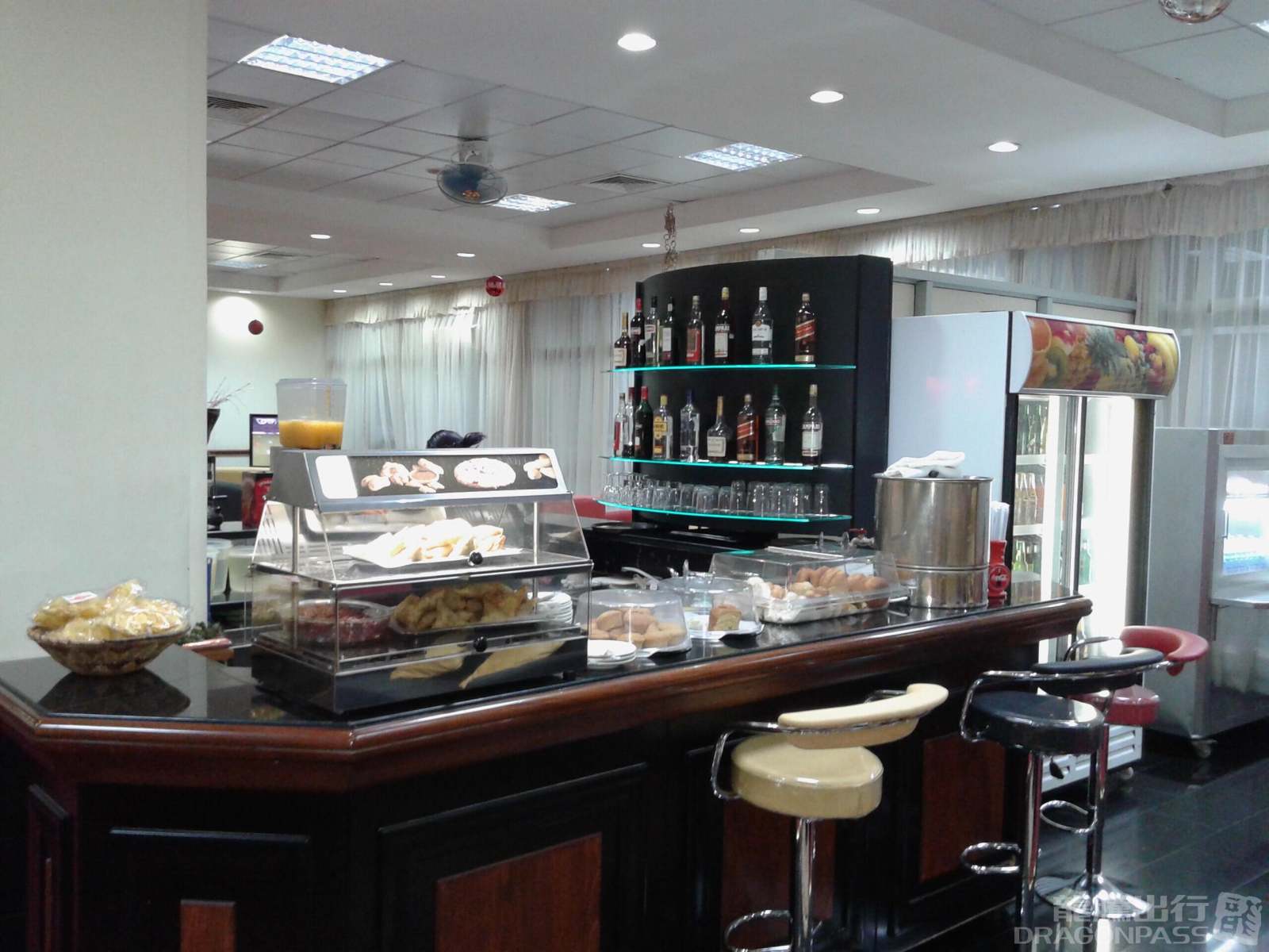 Karibuni Lounge — seating area