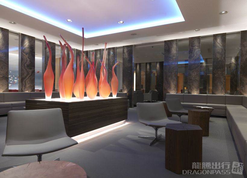 Air Canada Maple Leaf Lounge — seating area