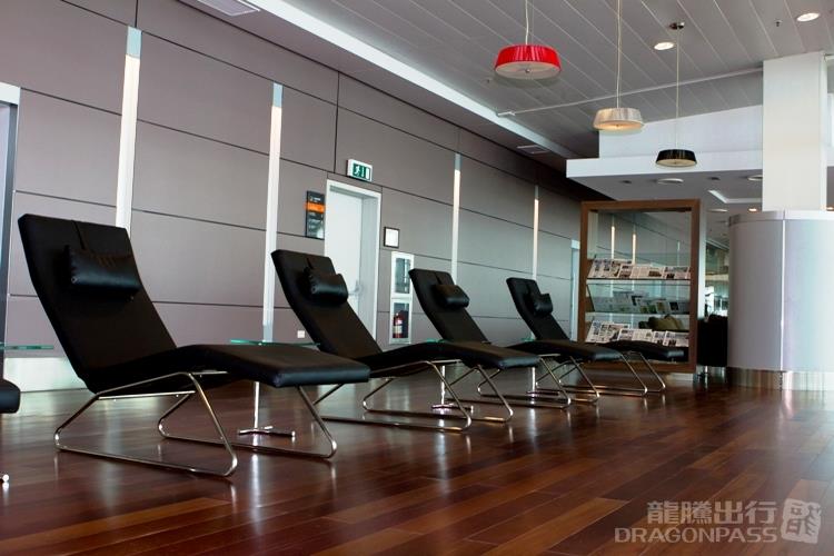 Converse Bank Business Lounge - interior view 4