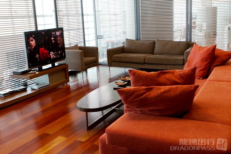 Converse Bank Business Lounge - interior view 2