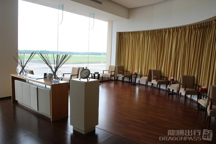 Earth Lounge (International) - interior view 3