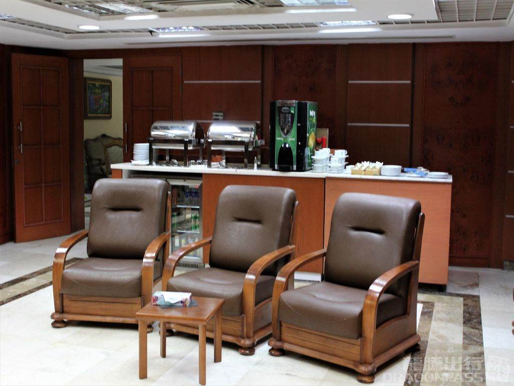 Pearl Lounge — seating area