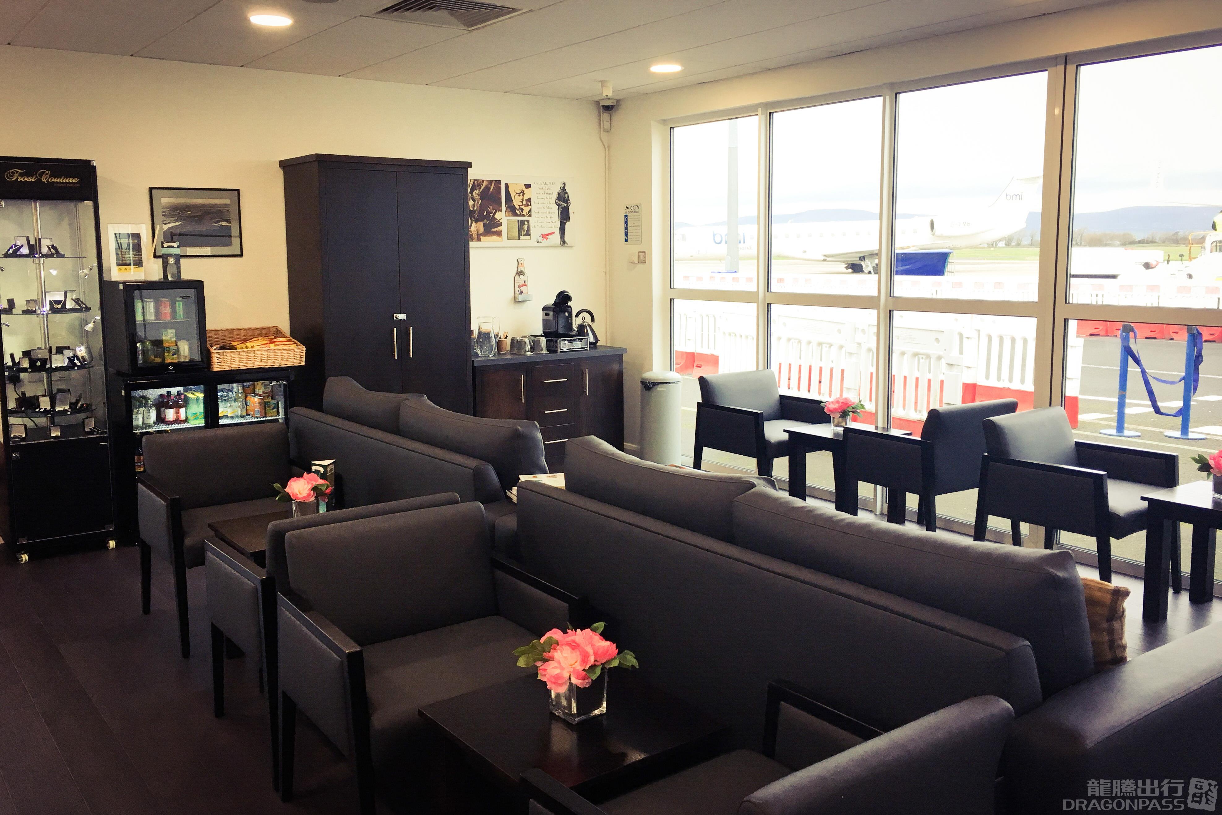 Amelia Earhart Lounge - interior view 2