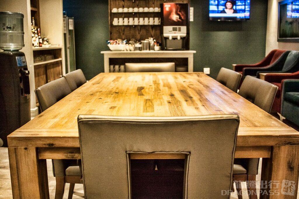 Bidvest Premier Lounge - interior view 4