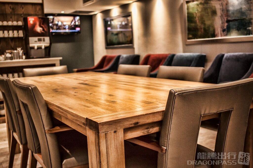 Bidvest Premier Lounge - interior view 3