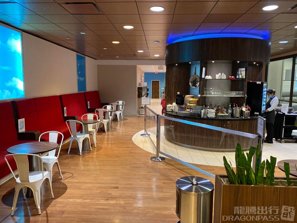 KLM Crown Lounge - interior view 4