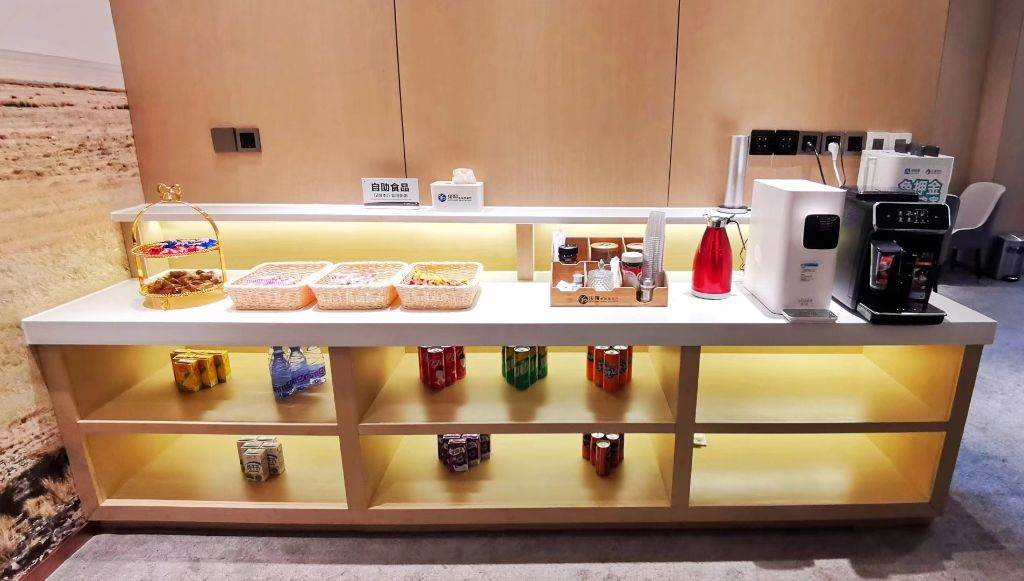 No.2 First Class Lounge — food & bar