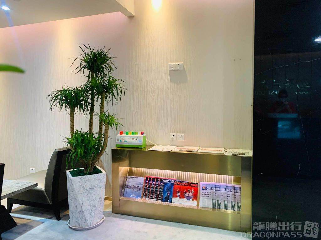 Guest Lounge — food & bar