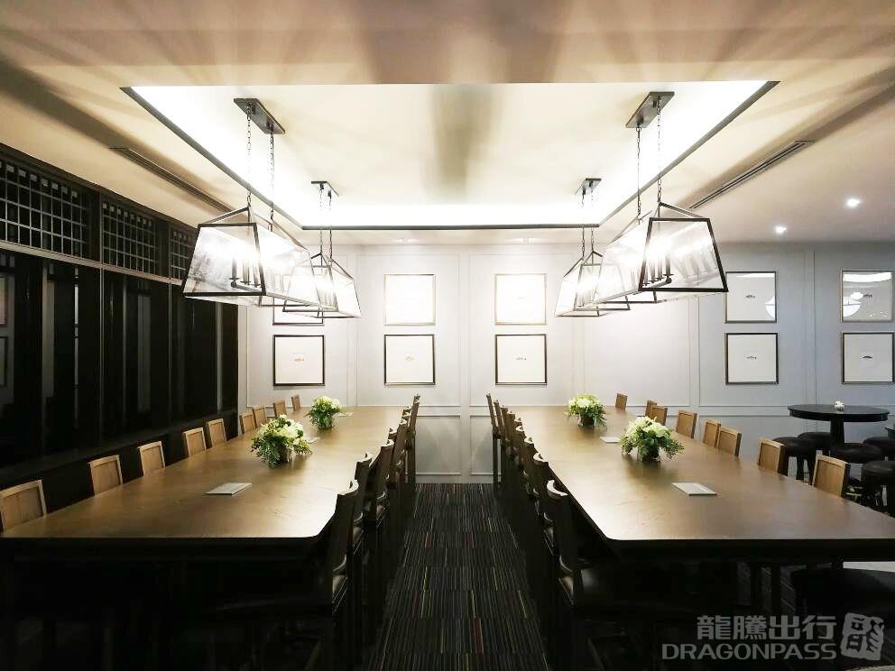 The Coral Executive Lounge (T1 - Level 3) - interior view 2