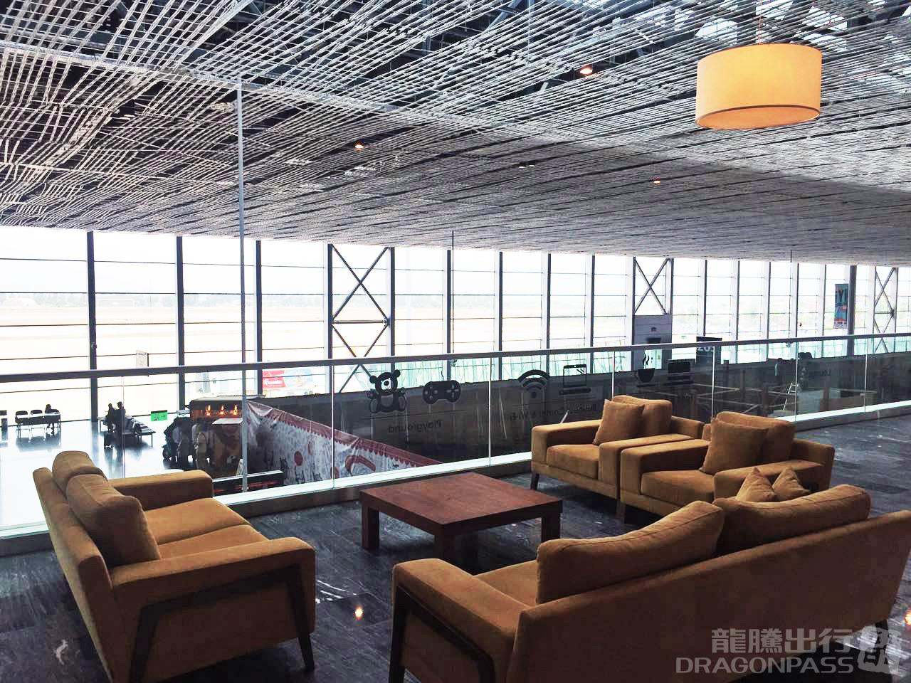 Primeclass Lounge — food & bar